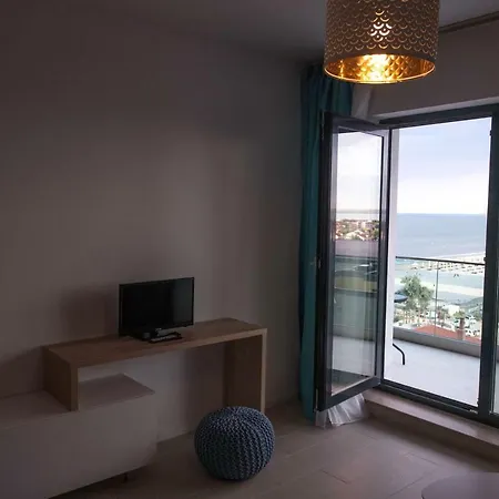 With The View * Năvodari